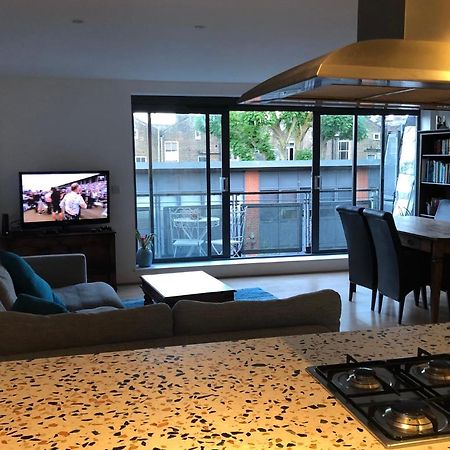 Spacious, Bright And Modern Flat In Holloway Londen Buitenkant foto